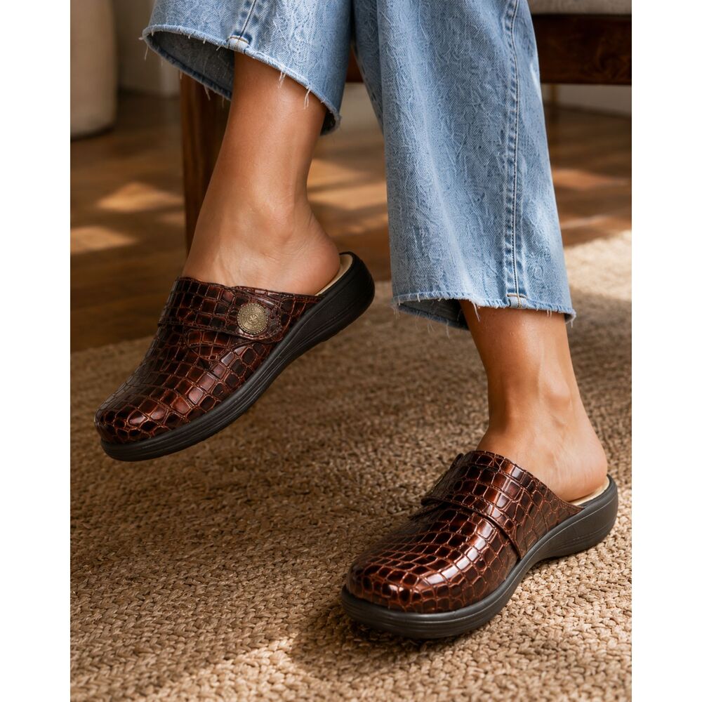 Ingaro Brown Croc Embossed Comfort Clogs Women’s Size 7M Slip On Mules